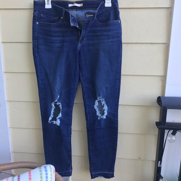 LIKE NEW Levi’s 711 Skinny Ripped Jeans - Picture 3 of 8